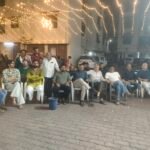दुर्गा अष्टमी पर पूजा-अर्चना के बाद बच्चों को किया पुरस्कृत